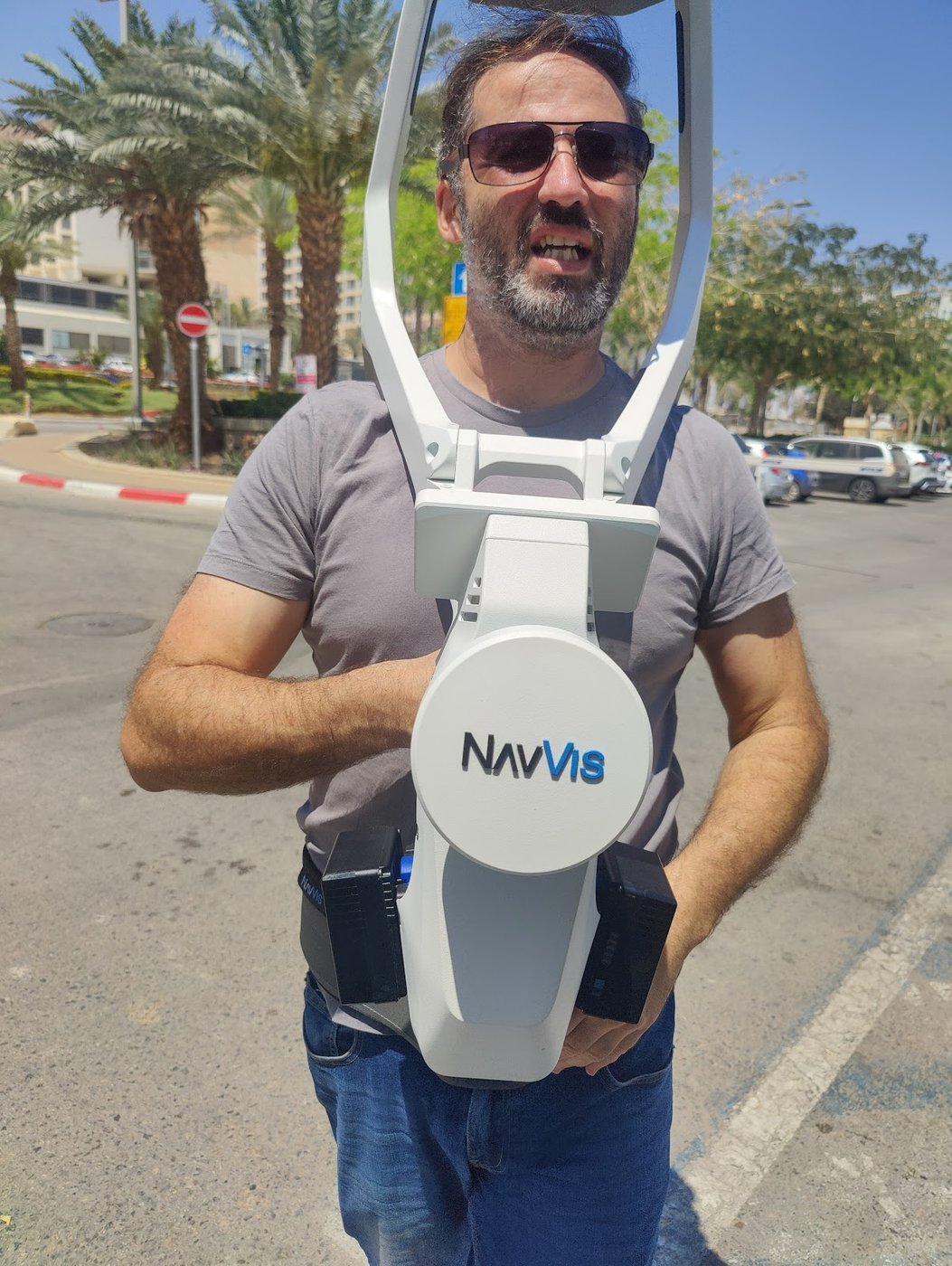 עודד מקובקי בשטח פתוח - סימון גבולות מגרש, מקובקי שירותי מדידה