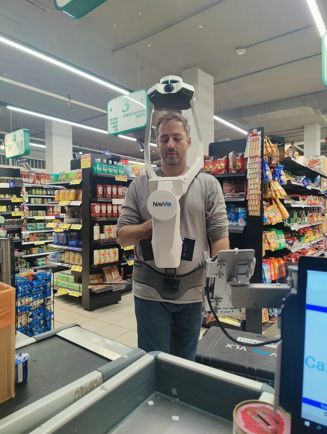 עודד מקובקי סורק מרחב מסחרי פעיל בסורק לייזר נייד